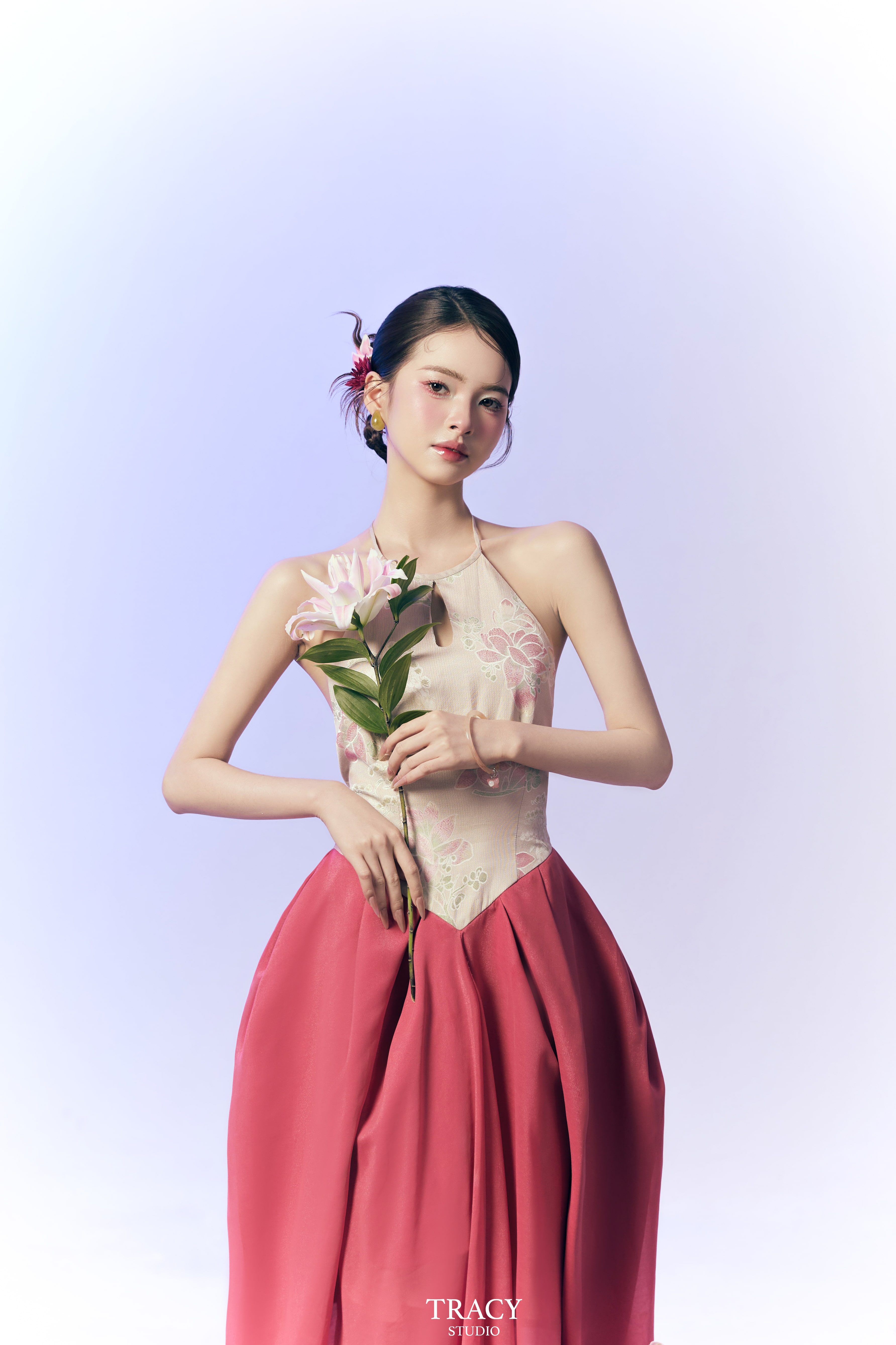 frontend/img/gallery/anh-tet-yem-ao-dai/tracy-studio-chup-anh-yem-bien (1).jpg